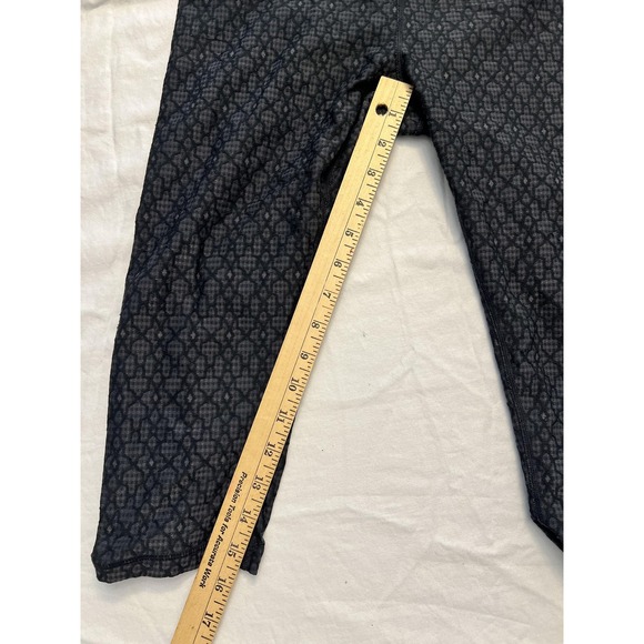 prAna Capri Leggings Womens Small Black Gray‎ Printed Yoga Activewear Geometric - Picture 2 of 6